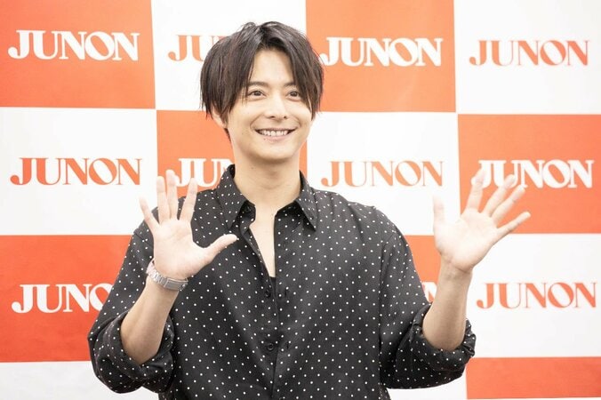 【画像】小池徹平、留学中のウエンツ瑛士は「ヒゲを生やし毛むくじゃら。凛々しくなった」 13枚目