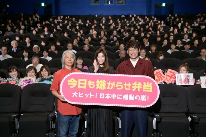 篠原涼子、ニキビ肌が改善した美容法を告白「20代中頃からずっと…」 4枚目