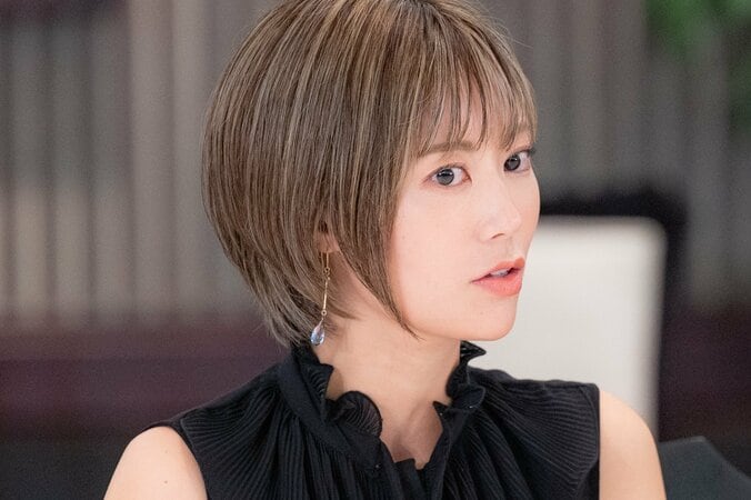 ムニムニ動くお尻!? 美脚元セクシー女優の