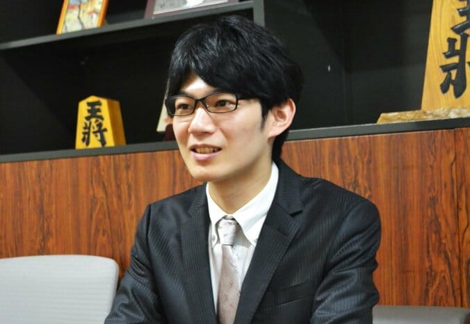 将棋・棋聖戦　羽生三冠に挑む斎藤七段「将棋を始めたのは羽生先生の入門書」 1枚目