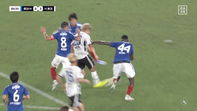 「ブラジル人かよ」絶妙トゥーキックのゴラッソに解説者＆ファンが驚愕！「なんだあのシュートタイミング」「ロマーリオしか思い浮かばない」長倉幹樹が鮮烈弾の瞬間 3枚目