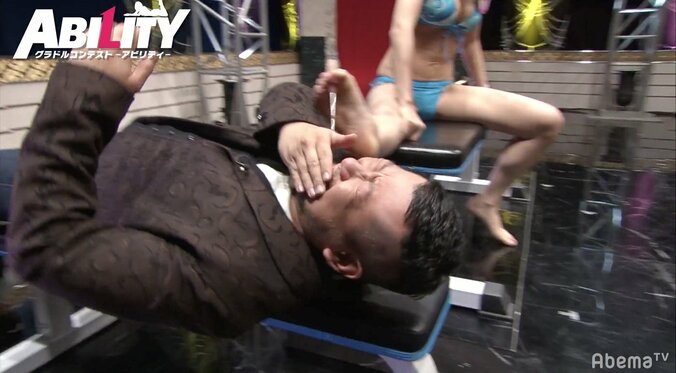 現役の歯科衛生士グラドル・西原愛夏、ケンコバ相手に「大開脚」で口内検診 4枚目