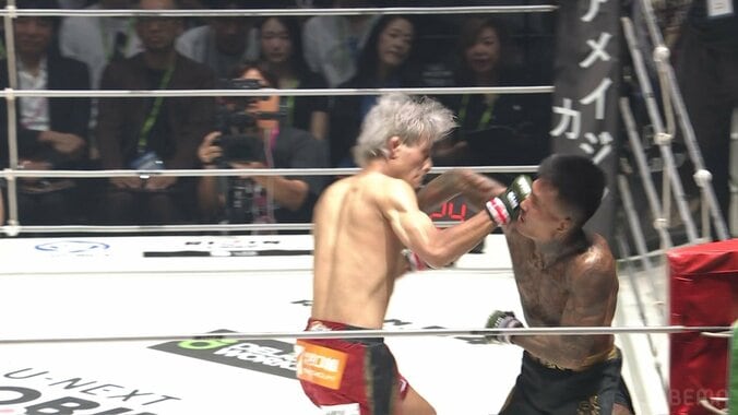【RIZIN】中国勢“初勝利”は凶悪なヒジと左フックで衝撃TKO DEEP暫定王者撃破で「さすがにえぐい」ざわめき 4枚目