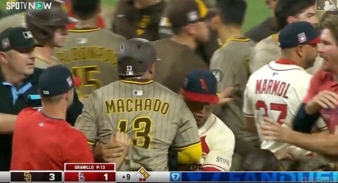 【写真・画像】もうワケわからん！ 大谷翔平、特大弾で“異常事態”「飛ばしすぎ」 球場全体が異様な雰囲気になる「ドームの天井に当てるはずだわ」　1枚目