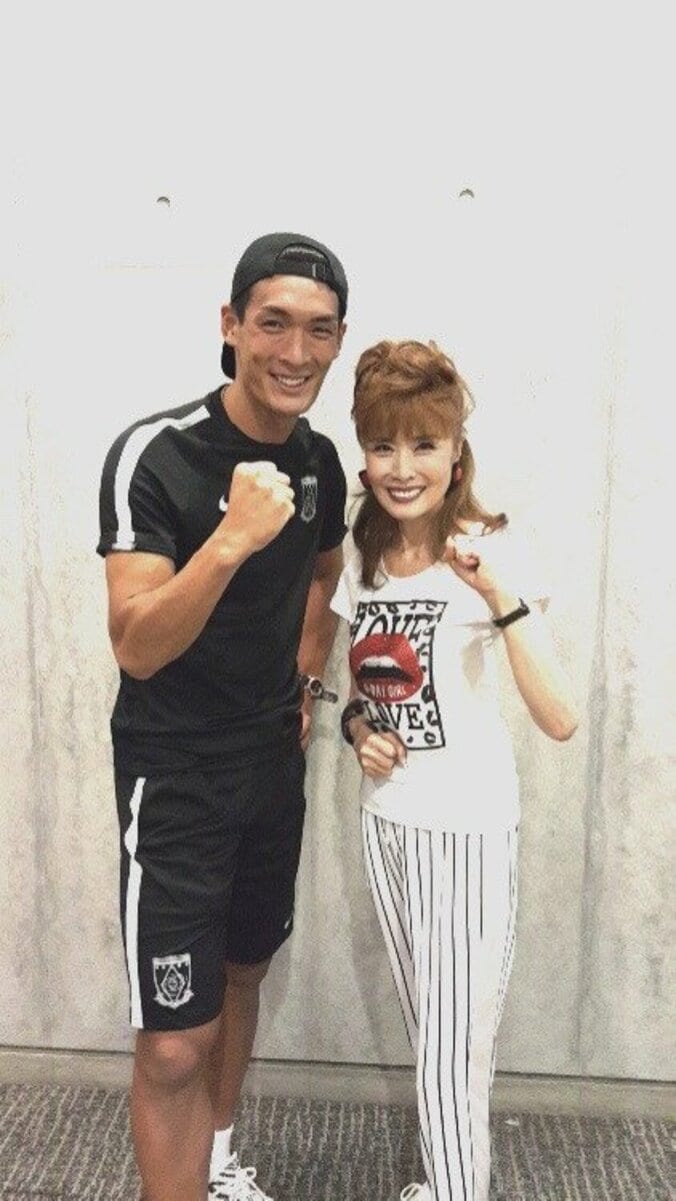 小柳ルミ子、サッカーにたとえて槙野選手を祝福「ハンドは駄目だよ」 1枚目