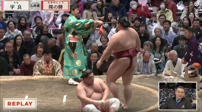 土俵上で人気力士が一回転！ 「なにいまの」「最高の受け身」予想外の決着に館内騒然、本人も驚きの表情 5枚目