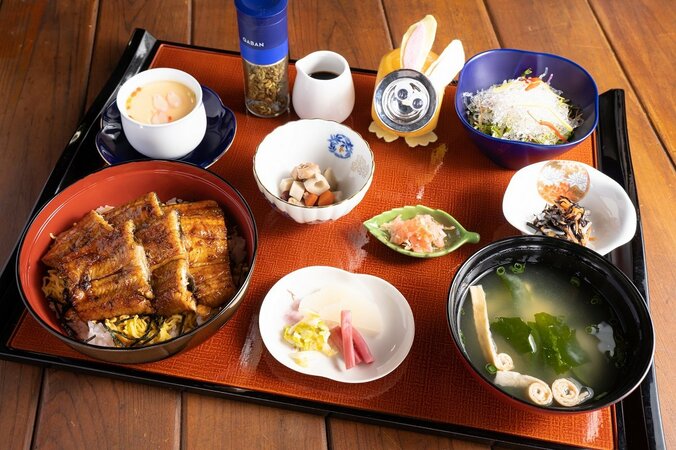 佐賀対局“勝負めし”はスタミナ重視 藤井聡太王将は「金星豚のロースト」、羽生善治九段は「うなぎの蒲焼丼」／将棋・王将戦七番勝負第6局 2枚目