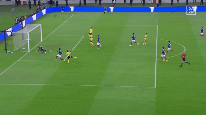 想像を超えるスピード！ アル・ナスルFWの“弾丸ショット”で横浜FMが痛恨失点…「そこ通すかマネ！」「これが世界か…」「異次元すぎる」SNS騒然の一撃 3枚目