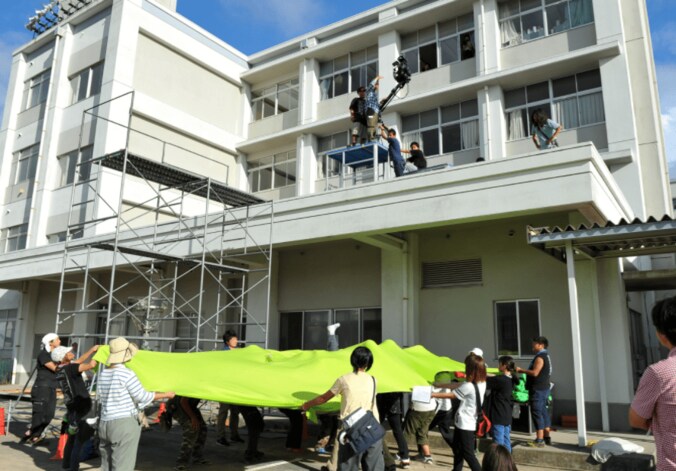 『僕やり』窪田正孝、“命綱なし”屋上飛び降りシーンの裏側を初公開「色んな角度から何度も何度も…」 8枚目