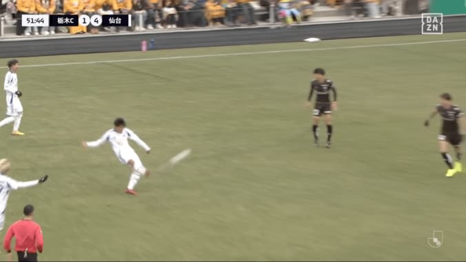 「本当に18歳か？」高校生FWが“神トラップ→25mループ”の衝撃弾！「バケモノルーキー」古屋歩夢がネイマール彷彿のプロ初得点 5枚目