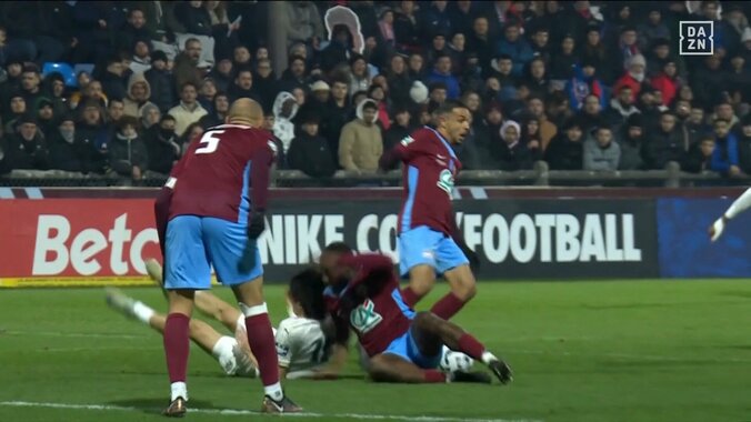 【映像】関根→中村→伊東、相手をいなすトライアングルパス