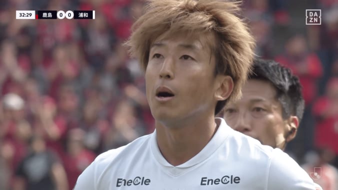 「うぉ、まじか…」鹿島最強GKの“神セーブ”に浦和MFが唖然！早川友基に絶賛続々「超絶反射級が毎試合」「リアル若林源三」 4枚目