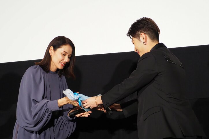 佐野玲於、「異性にモテる三箇条」を発表!吉田羊からの太鼓判には大きく「よしっ!」