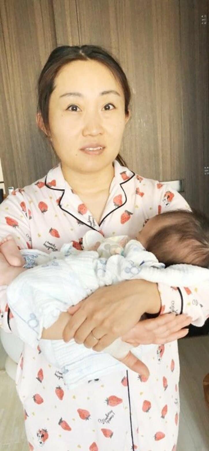 キンタロー。助産師からのアドバイスで抱っこ方法に変化「楽になると良いですね」「良かった」の声