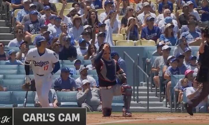 【写真・画像】ウソでしょ…？ 大谷翔平、もはや人間じゃない“逆方向弾”「ヤバすぎ」161キロ高速魔球→簡単に打ち返す“衝撃シーン”「反則だろ」　1枚目