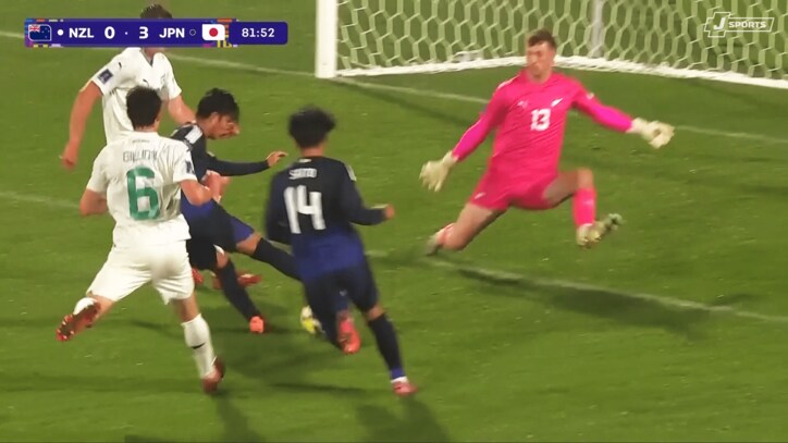 フェイントで相手を翻弄する石井