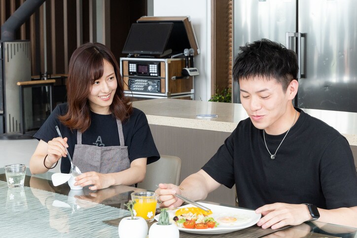 寝起きで無防備な田中みな実似の33歳美女、突然顔を近づけ…早朝スキンシップに年下経営者がドキマギ