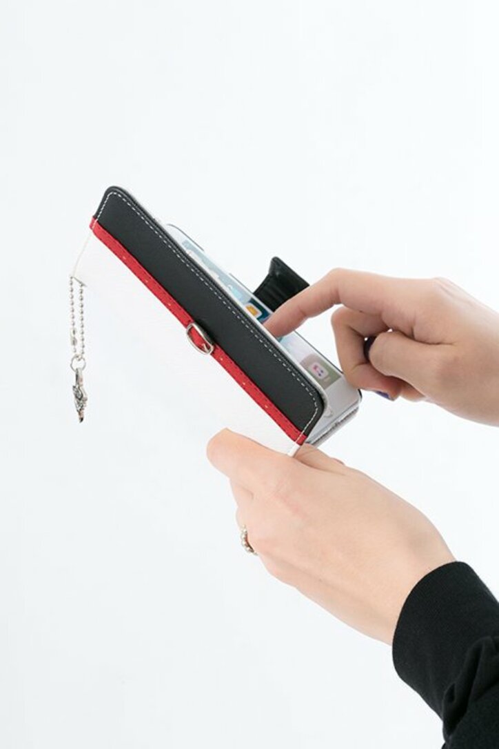 アニメ『K RETURN OF KINGS』伏見猿比古と八田美咲イメージのコラボアイテムが登場！　冬パンプスが普段使いにぴったり