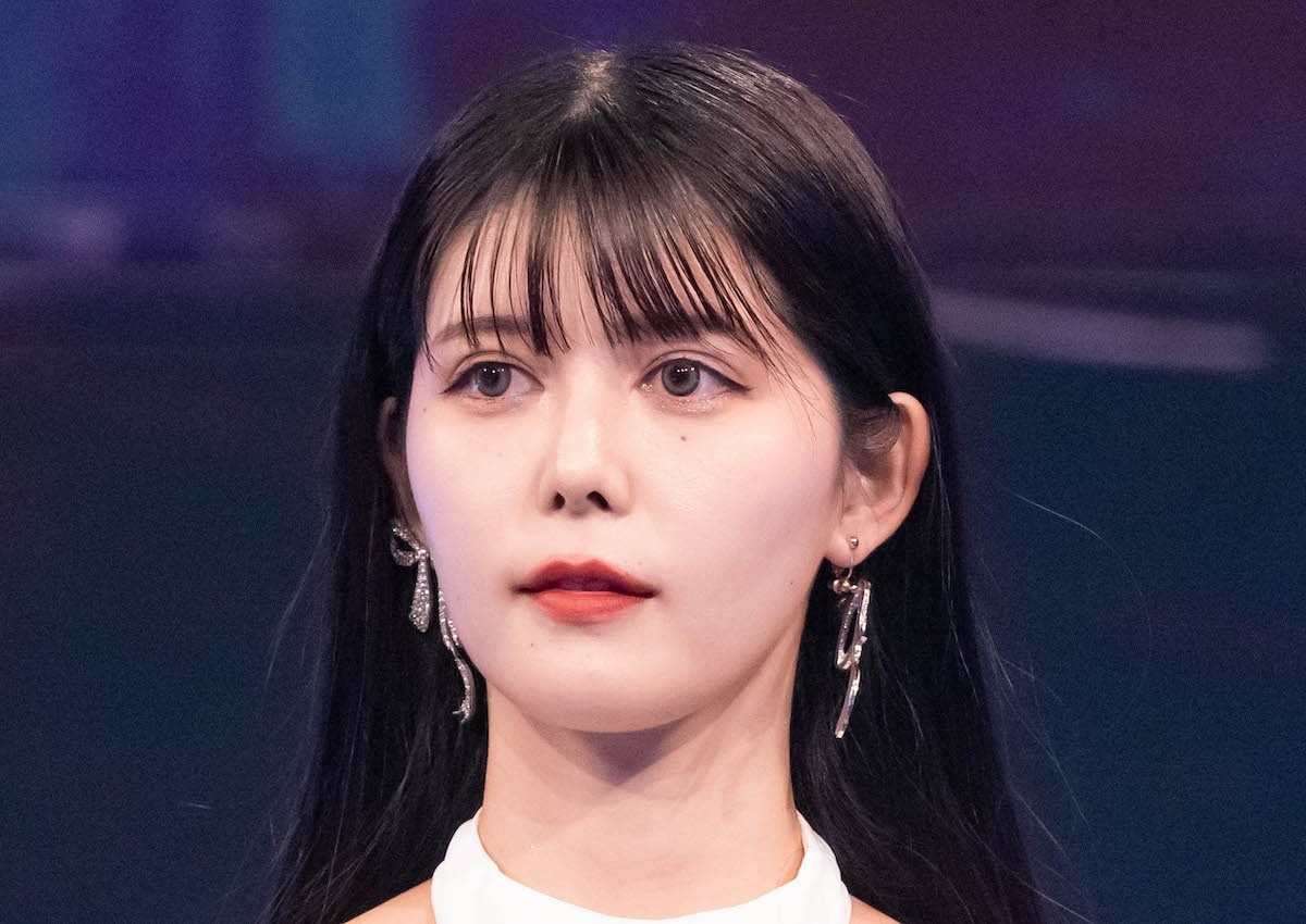 マスクが外せない」重度の外見コンプレックスを抱える25歳美女を朝倉