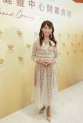 アグネス・チャン、姉の会社のイベントへ参加したことを報告 シースルーのドレス姿も披露