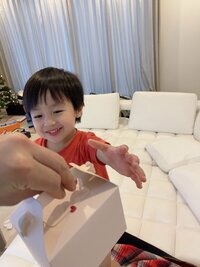 アレクサンダー『ほら❤️ケーキ来たよ』