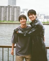 「写真素敵すぎる」新木優子、『ボク恋』中川大志＆鈴木伸之らの“笑顔ショット”を公開し反響