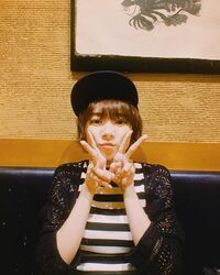 Mリーガー岡田紗佳、ボーイッシュなキャップスタイルを披露　「メッチャ可愛い！」の声