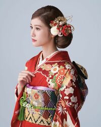 「やばい美人すぎ」「めるる大人っぽい」生見愛瑠の振袖姿にファン絶賛