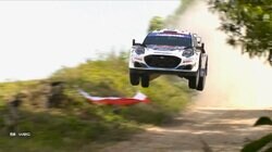 「あぶねーw」世界最速ラリーカー、大ジャンプで“危機一髪”　「あのままリタイアしたかも…」実況陣も驚愕した“狂気の”瞬間