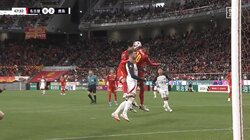 「めちゃくちゃすげー！」鹿島の新助っ人チャヴリッチが衝撃デビュー！DF2人に挟まれながら挨拶がわりの絶妙ヘディング弾炸裂で「ええの獲ったわ」「面白い」