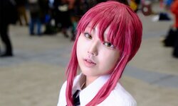 スタイルの良さを再現するために…『チェンソーマン』マキマのコスプレがシンプルながらも深い！