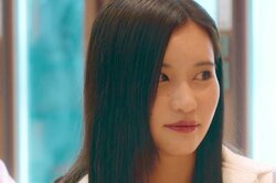 こじるり似の経営者美女、超ショーパン姿で年収1億円の医師と2人きりの部屋で“診察”「今日に限って…」