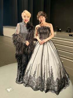 水森かおり、研ナオコにもらったドレス姿で2ショット 「貴重なお写真」「ほんとにシックでとても似合ってますね」などの声