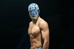 覆面レスラー・関口メンディーのスタントなしのガチ肉体美に絶賛の声「本物のレスラーすぎる」