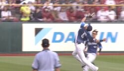 “一瞬の目線”を見逃すな！ 西武・源田の超絶守備「後ろ向きジャンピングキャッチ」 本当にたまらんポイントを“名手”辻発彦元監督が徹底分析