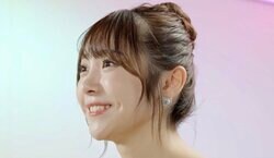 美人すぎるマネージャー、陰キャYouTuberに胸の谷間を撮影され「きも！」