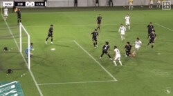 嘘だろ？ 宇佐美貴史が超絶シュートを止められ唖然…「バケモノすぎる」「絶対入るやつ」京都GKの意味不明セービングが脚光