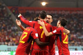 日本、スペインに先制を許す苦しい展開 1点を追いかけ正念場の後半で堂安律と三笘薫を投入 「ドーハの歓喜」再現の逆転劇でグループステージ突破なるか