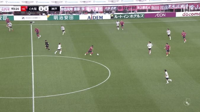 37歳・香川真司が「えぐすぎる」胸トラップ→左足ボレー極上スルーパス「今日のベストプレー」元日本代表10番の閃きと技術にファン興奮 4枚目