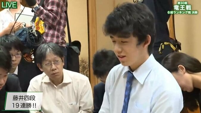 将棋・藤井聡太四段、無傷の19連勝！　夢の竜王挑戦へ本戦出場決定、初賞金もゲット 1枚目