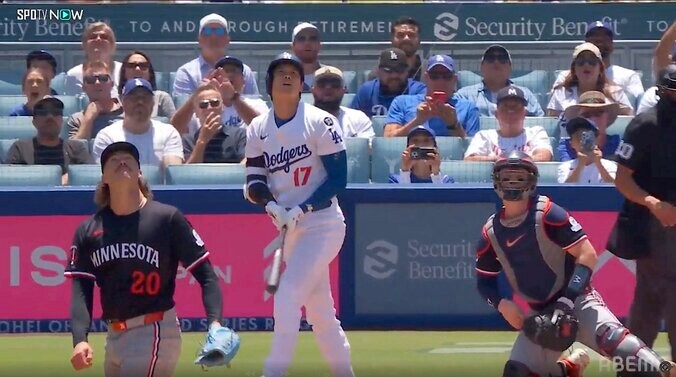 【写真・画像】衝撃の「30/30」 大谷翔平、特大37号弾はメジャー全球場でスタンドインする“会心の一撃” 捉えた瞬間…球場総立ちの圧巻光景　1枚目