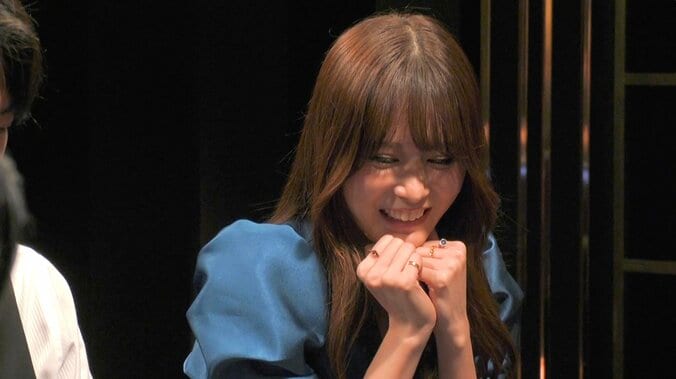 【映像】カメラが捉えた最強ポーカー美女の“祈り顔”