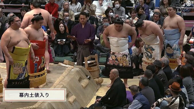 注目が集まった前頭筆頭・義ノ富士（伊勢ヶ濱）の化粧まわし