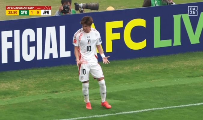 「うめええ！」日本代表10番が“ハイレベルすぎる縦振りボレー”で逆足ゴラッソ「ミート難しい」大関友翔を柏木陽介も絶賛【U20アジアカップ】 3枚目