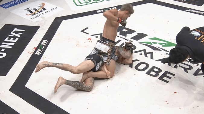 第14試合 秋元強真 vs. 萩原京平