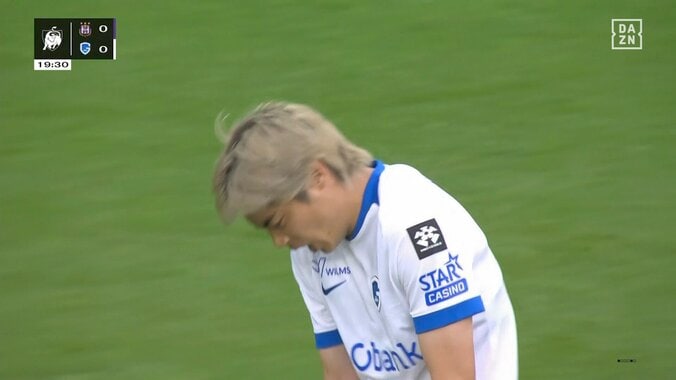 「ひでーファウル」伊東純也、“高速ドリブル”も危険タックルに苦悶「ワクワクと思ってた瞬間」ファンも恐々 4枚目