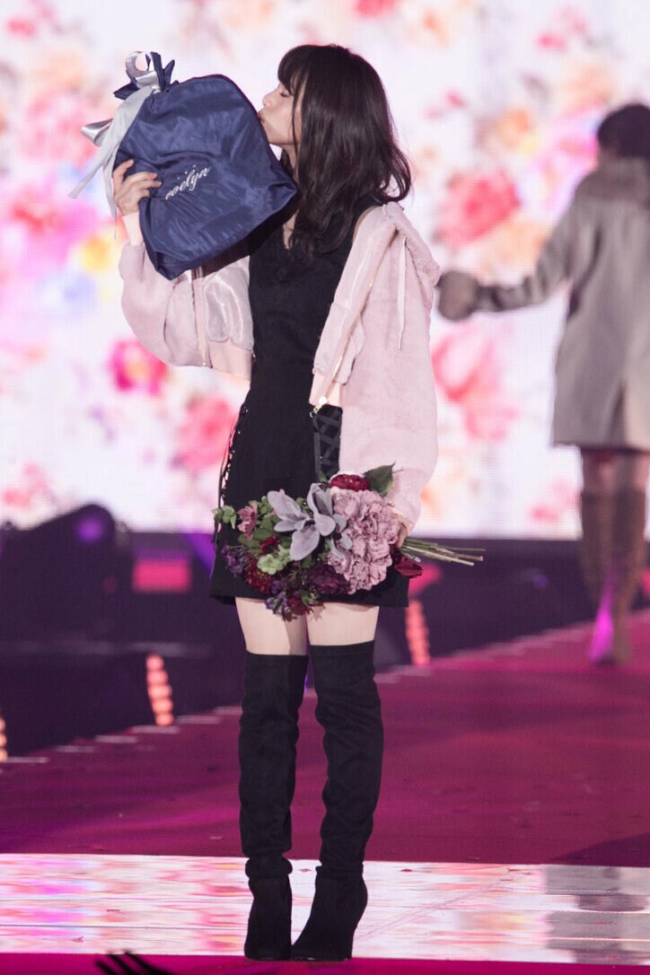 乃木坂46からメンバー9人がランウェイ堂々闊歩＆ミニライブでオーディエンス魅了　 - ガールズアワード2017A/W【画像集】