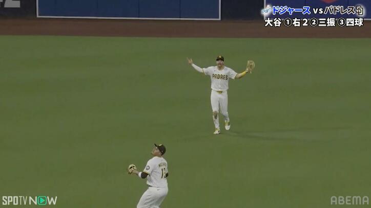 【写真・画像】ボールが消えた…？ドジャース戦で起きた“珍現象”「なんだこれw」「魔球w」野手全員が打球を見失う衝撃シーン　1枚目