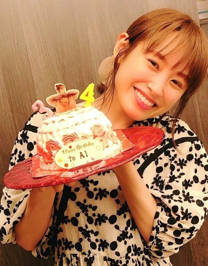 あべこうじ、妻・高橋愛の誕生日ケーキを公開「ケーキがドレスになっている」