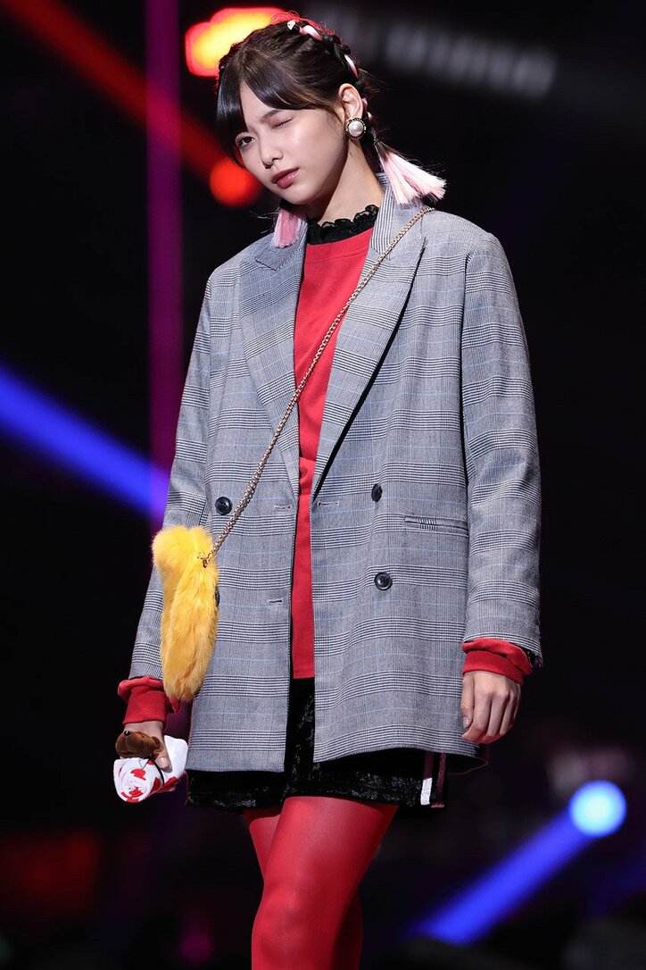 【画像集】欅坂46渡邉理佐・渡辺梨加が手を繋いで登場 - 東京ガールズコレクション2017A/W